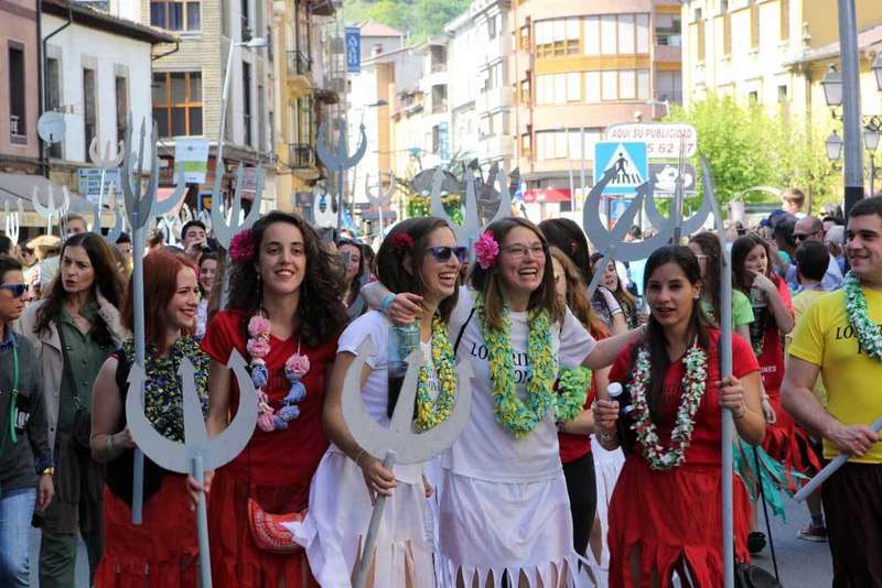 tritones-infiesto-descenso-pilo&ntilde;a